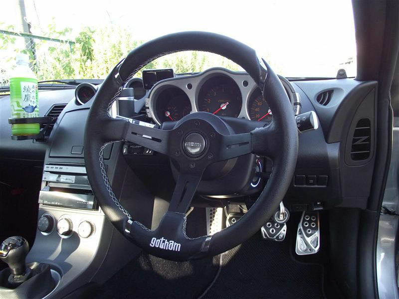 MOMO Gotham Steering Wheel Genuine - Image 3